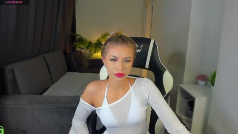 Snapshot of sidny_beth chatting on June 10, 9:41 am Sidny online show from June 10, 9:41 am