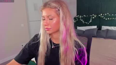 Snapshot of sidny_beth chatting on July 30, 8:57 am Sidny online show from July 30, 8:57 am
