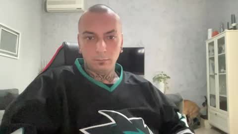 sidvicious23cm online show from November 19, 11:32 am