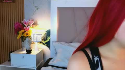 Snapshot of sienna_desiree chatting on July 24, 12:47 pm Sienna Desieree online show from July 24, 12:47 pm