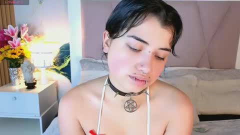Snapshot of sienna_desiree chatting on July 28, 1:54 pm Sienna Desieree online show from July 28, 1:54 pm