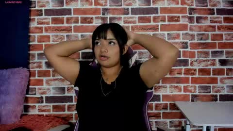 Snapshot of sienna_lux01 chatting on May 6, 2:19 am sienna_lux01 online show from May 6, 2:19 am