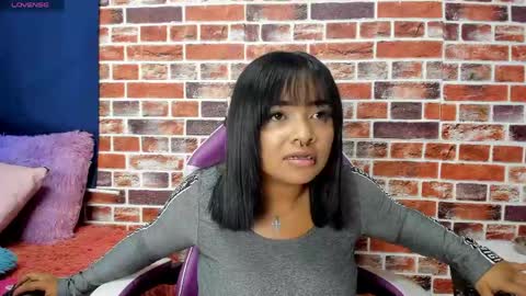 Snapshot of sienna_lux01 chatting on May 12, 2:19 am sienna_lux01 online show from May 12, 2:19 am