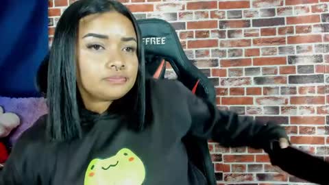 Snapshot of sienna_lux01 chatting on May 20, 3:34 am sienna_lux01 online show from May 20, 3:34 am