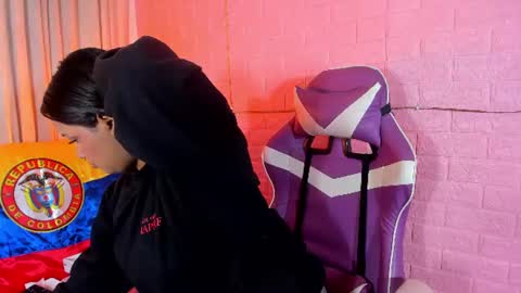Snapshot of sienna_lux01 chatting on June 18, 2:34 am sienna_lux01 online show from June 18, 2:34 am