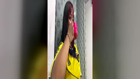 Snapshot of sienna_lux01 chatting on June 24, 2:32 am sienna_lux01 online show from June 24, 2:32 am