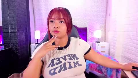 Snapshot of sienna_lux01 chatting on July 7, 2:14 am sienna_lux01 online show from July 7, 2:14 am