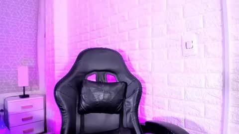Snapshot of sienna_lux01 chatting on July 25, 2:42 am sienna_lux01 online show from July 25, 2:42 am