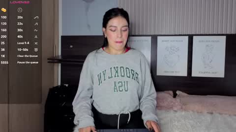 sienna_rose_ online show from July 1, 6:40 pm