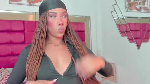 Sienna  online show from March 9, 5:50 pm