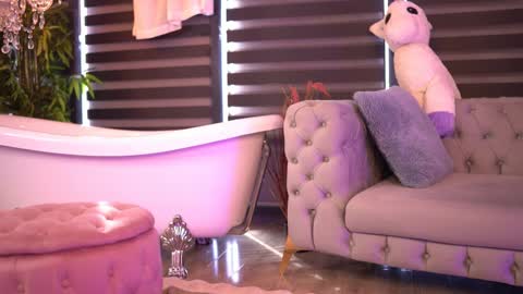 Sienna online show from September 19, 7:21 am