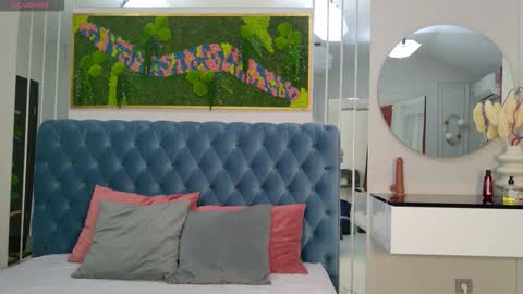 Sienna online show from January 13, 5:02 am