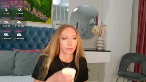 Sienna online show from May 14, 11:39 am