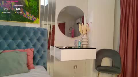 Snapshot of siennapierce chatting on June 24, 11:42 am Sienna online show from June 24, 11:42 am