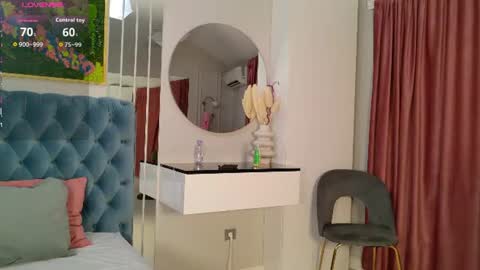 Snapshot of siennapierce chatting on June 30, 11:33 am Sienna online show from June 30, 11:33 am
