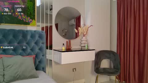 Snapshot of siennapierce chatting on July 14, 12:00 pm Sienna online show from July 14, 12:00 pm