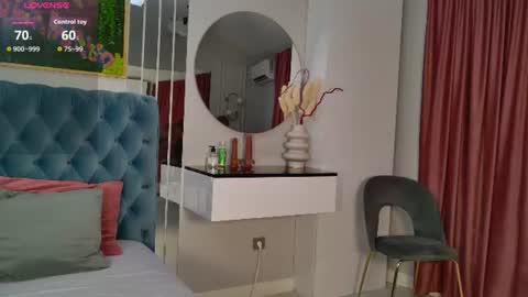 Snapshot of siennapierce chatting on July 28, 11:39 am Sienna online show from July 28, 11:39 am
