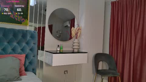 Snapshot of siennapierce chatting on July 29, 11:41 am Sienna online show from July 29, 11:41 am