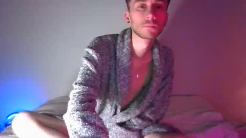 Snapshot of siiimon777 chatting on March 21, 6:18 am siiimon777 online show from March 21, 6:18 am