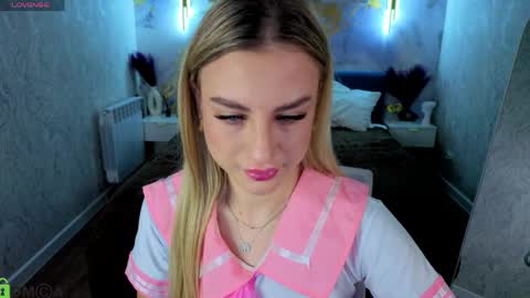 Snapshot of silen_tori chatting on June 10, 12:44 am Silen online show from June 10, 12:44 am