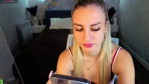 Snapshot of silen_tori chatting on June 18, 9:14 am Silen online show from June 18, 9:14 am