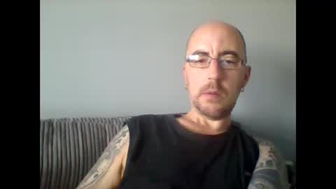 Snapshot of silent_v_81 chatting on October 13, 12:27 pm Silent V online show from October 13, 12:27 pm