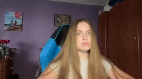Erica online show from April 20, 1:36 pm