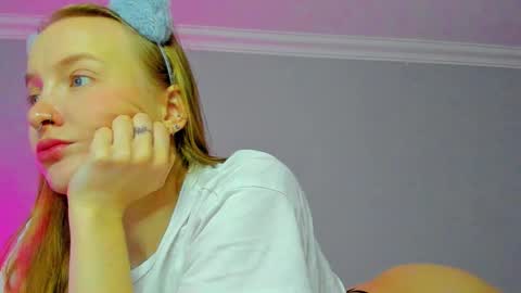 Mila online show from October 28, 7:34 am