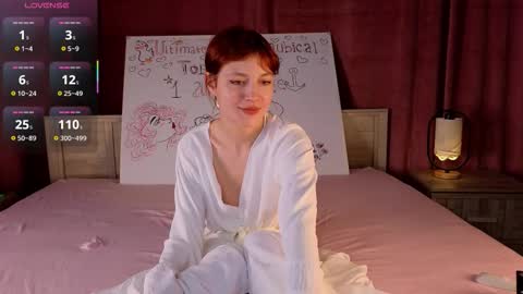 Snapshot of silly___woman chatting on October 21, 1:45 pm silly___woman online show from October 21, 1:45 pm