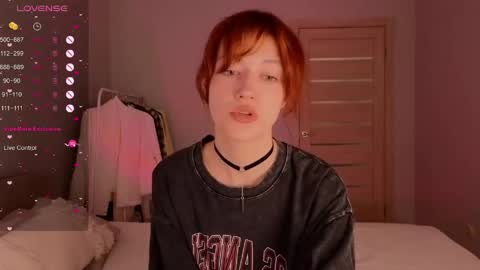 Snapshot of silly___woman chatting on May 10, 9:47 am silly___woman online show from May 10, 9:47 am