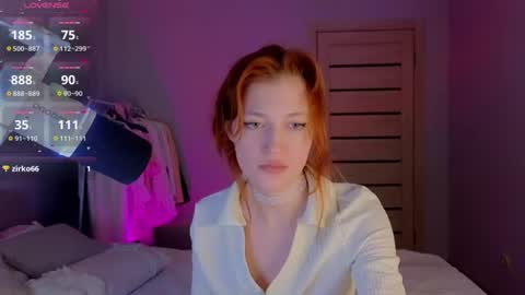 silly___woman online show from July 16, 8:04 pm