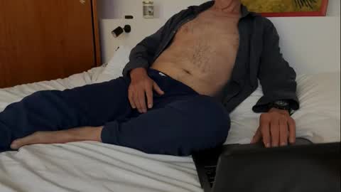 Snapshot of silver_voyager chatting on December 15, 8:29 am Sir Stephen online show from December 15, 8:29 am