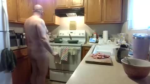 Snapshot of silverdragon70 chatting on November 17, 8:58 pm silverdragon70 online show from November 17, 8:58 pm