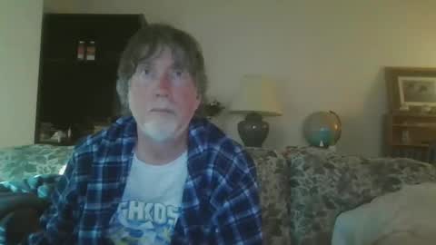 Snapshot of silverfunfox chatting on May 24, 11:43 pm silverfunfox online show from May 24, 11:43 pm