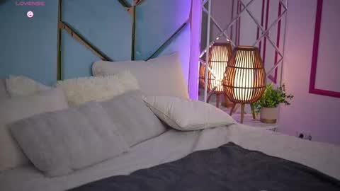 Snapshot of silverrmoon chatting on June 21, 7:00 am Kristina Kris online show from June 21, 7:00 am