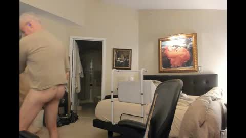 SilverW329 online show from December 17, 4:18 am