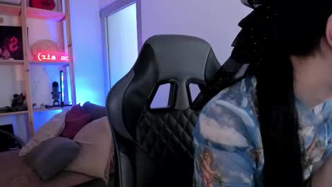 Snapshot of sima_wendy chatting on November 3, 7:20 am Wendy help me get get 69 likes online show from November 3, 7:20 am