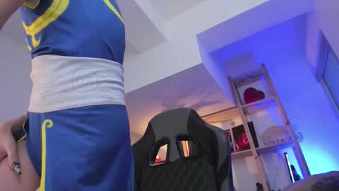 Snapshot of sima_wendy chatting on November 10, 7:18 am Wendy help me get get 69 likes online show from November 10, 7:18 am