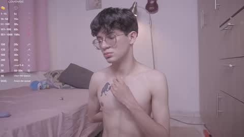 Snapshot of simon_bane01 chatting on January 8, 6:54 pm Little Sunshine online show from January 8, 6:54 pm