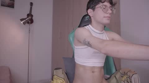 Snapshot of simon_bane01 chatting on January 18, 8:01 pm Little Sunshine online show from January 18, 8:01 pm