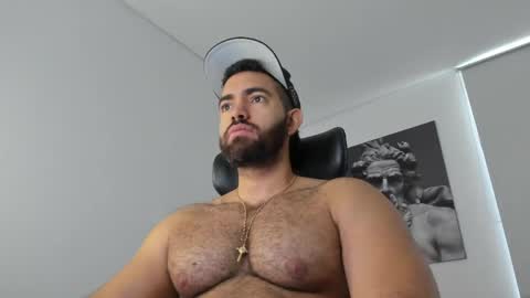simon_leon01 online show from April 18, 11:36 am