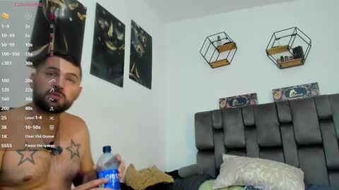 Snapshot of simonbeck chatting on May 25, 8:04 pm Simon online show from May 25, 8:04 pm