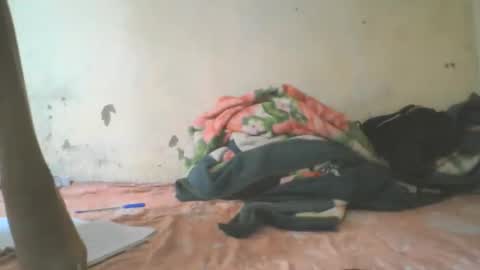 Snapshot of simonettee chatting on November 6, 4:46 am simonettee online show from November 6, 4:46 am