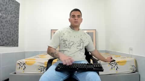 Snapshot of simonkeler chatting on May 15, 10:50 pm SIMON KELER online show from May 15, 10:50 pm