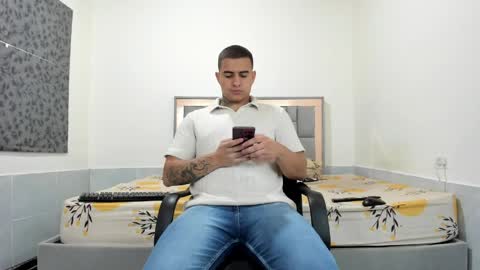 Snapshot of simonkeler chatting on May 19, 2:23 pm SIMON KELER online show from May 19, 2:23 pm