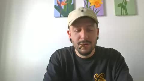 Snapshot of simonm777 chatting on May 13, 7:00 pm simonm777 online show from May 13, 7:00 pm
