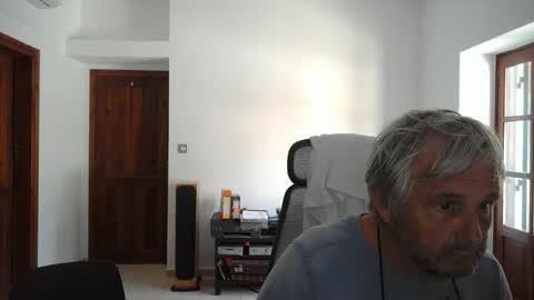 Snapshot of simonthenudist chatting on April 7, 12:16 pm Simon online show from April 7, 12:16 pm