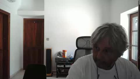 Snapshot of simonthenudist chatting on April 17, 10:07 am Simon online show from April 17, 10:07 am