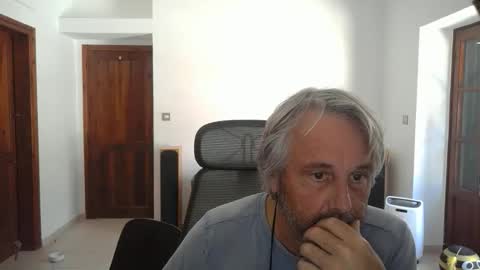 Snapshot of simonthenudist chatting on May 9, 8:41 am Simon online show from May 9, 8:41 am