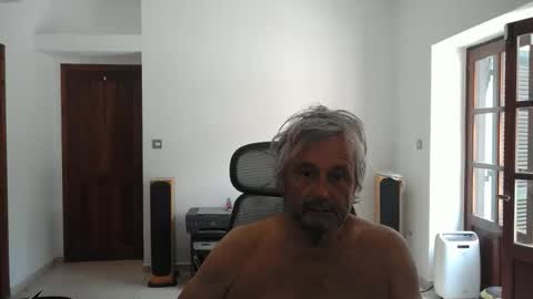 Snapshot of simonthenudist chatting on May 19, 10:54 am Simon online show from May 19, 10:54 am